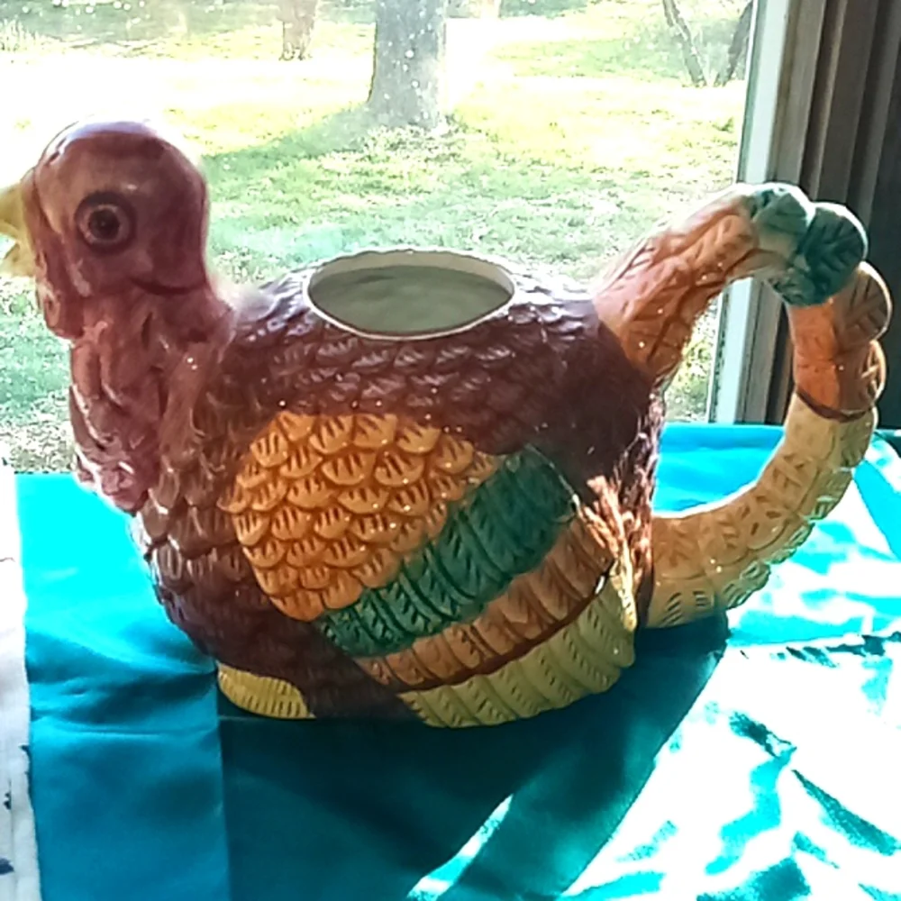 Vintage Turkey vase & country tea towels